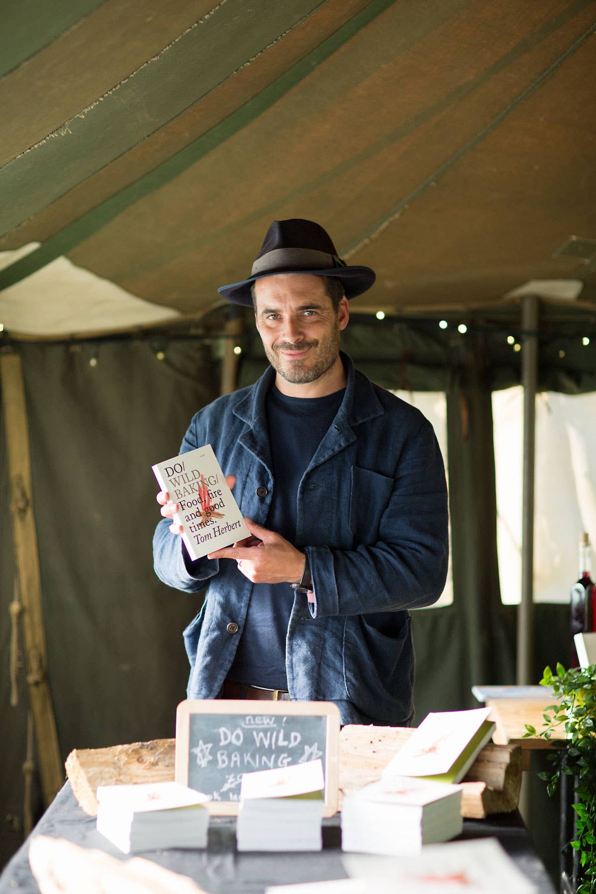 Do Wild Baking, Guide to Campfire Cooking & Adventurous Eats: Paperback