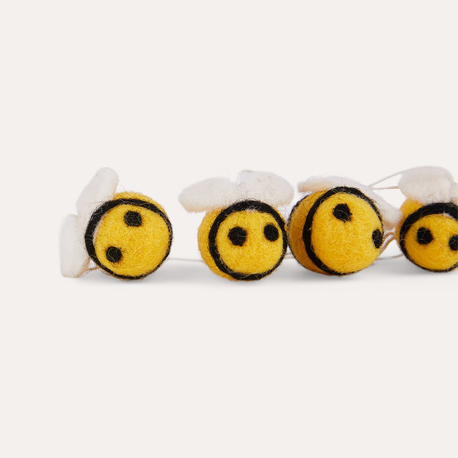 Gamcha | Felt Bee Mobile