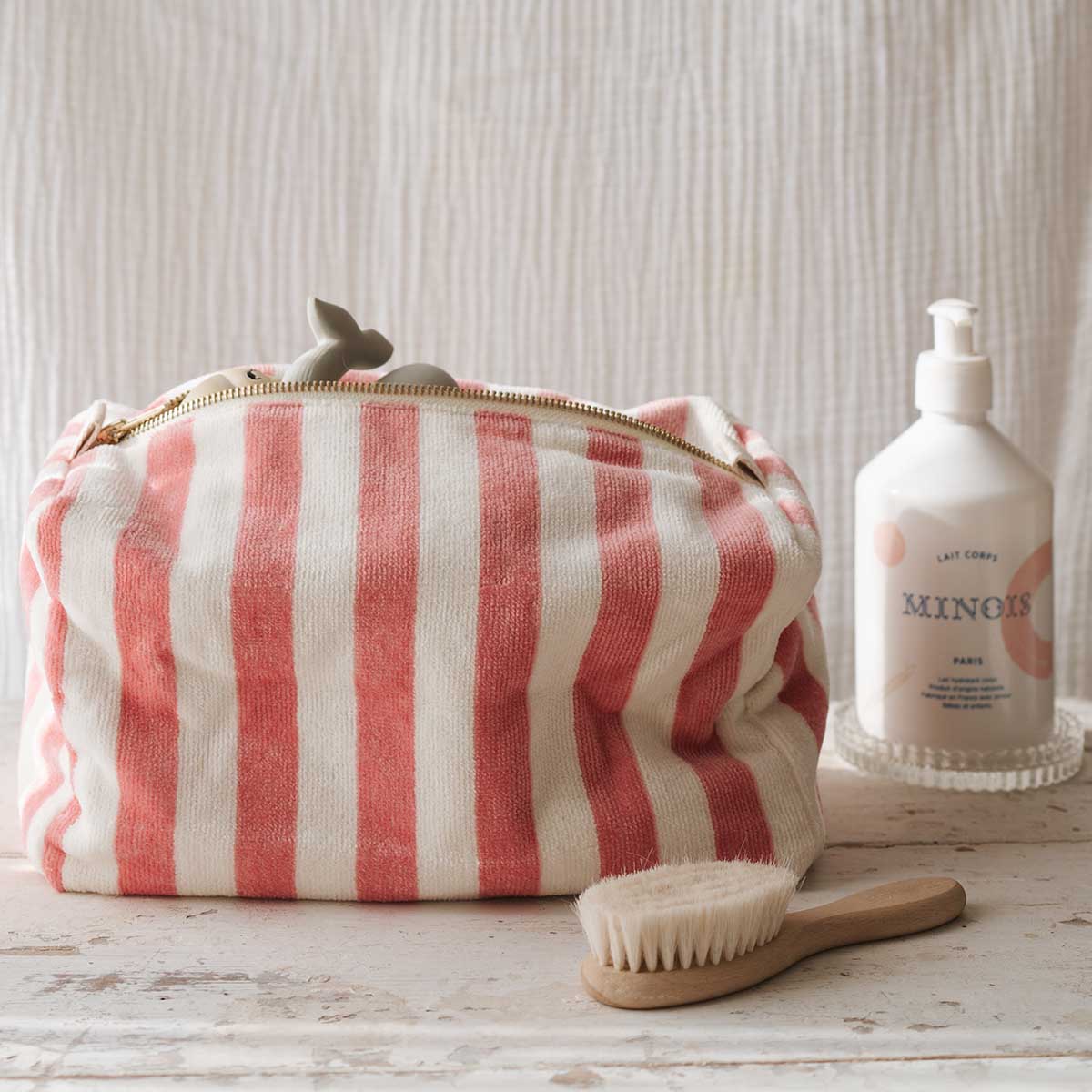 VIC TOILETRY BAG | STRAWBERRY